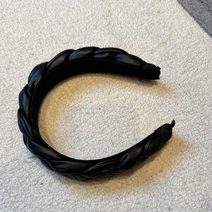 Sleek Black Twisted Headband
